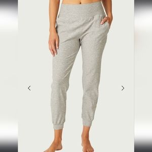 Beyond Yoga Spacedye Midi Jogger Silver Mist with Pockets Large